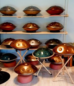 Divers aanbod kwalitatieve handpannen.